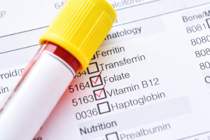 B-vitaminbrist och särskilt infektion ökar inflammation vid Crohns sjukdom