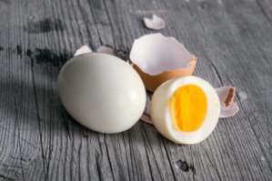 Aufgrund der vielen Antioxidantien senkt ein Ei pro Tag Ihr Risiko für Herz-Kreislauf-Erkrankungen
