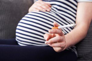 Schwangere Raucherinnen können die Lungenschäden ihres Neugeborenen reduzieren, indem sie mit Vitamin C ergänzen