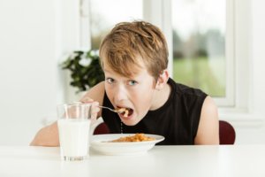 Frukosten påverkar barns och ungdomars välbefinnande och inlärning